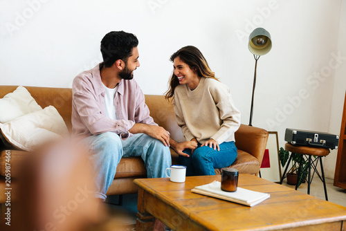 Cuadro en lienzo A couple talking with ease in their living room