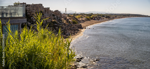 Valokuva Sorgun beach sand coast line view from ancient Side town