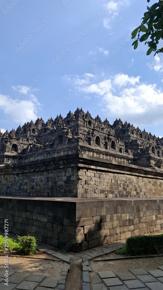 Obraz premium Panoramic View of Borobudur Temple Under Blue Sky