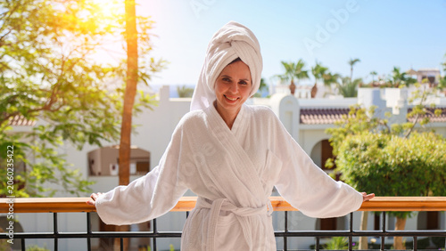 Φωτογραφία A Russian female tourist enjoys the bright warm sun on a hotel balcony during a relaxing holiday