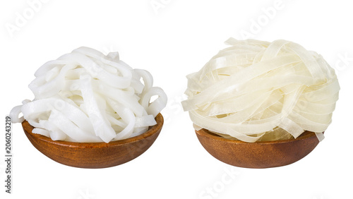 Dry and Fresh Mì Quảng Noodles Comparison – Traditional Vietnamese Rice Noodles