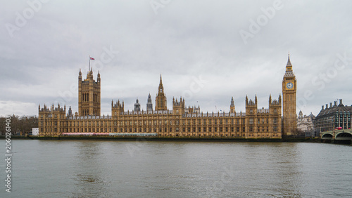 Palais de Westminster et Big Ben depuis la Tamise, Londres