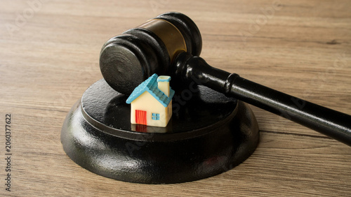 Tableau sur toile Miniature house model sitting on top of a judge sound block real estate auction