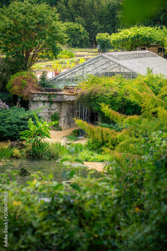 Jardin botanique avec serre et cascade, Temple-sur-Lot