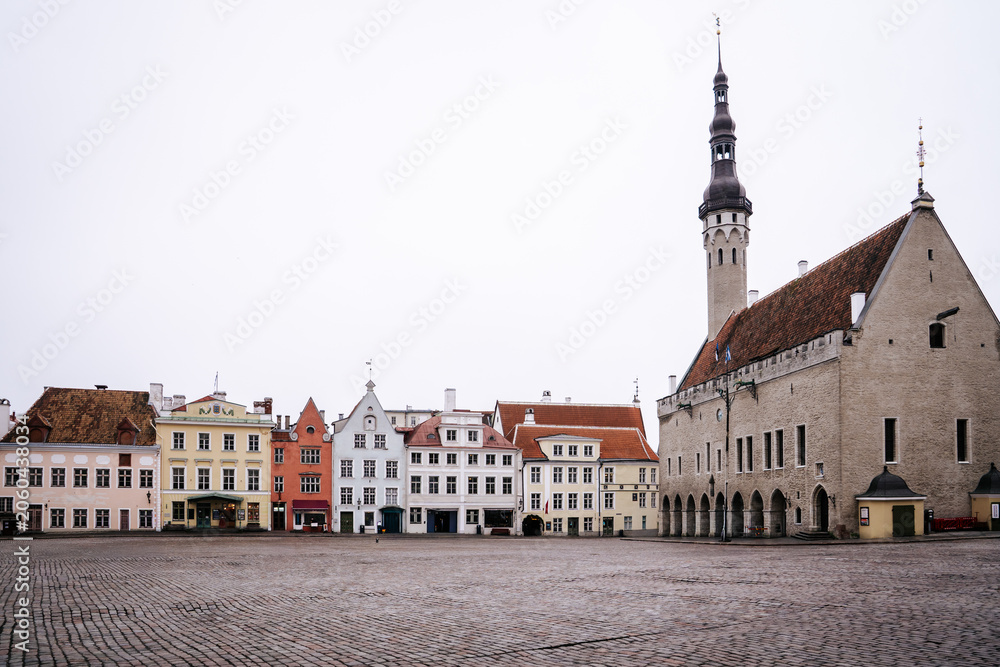 Obraz premium Medieval Town Hall and Town Hall Square in Tallinn, Estonia