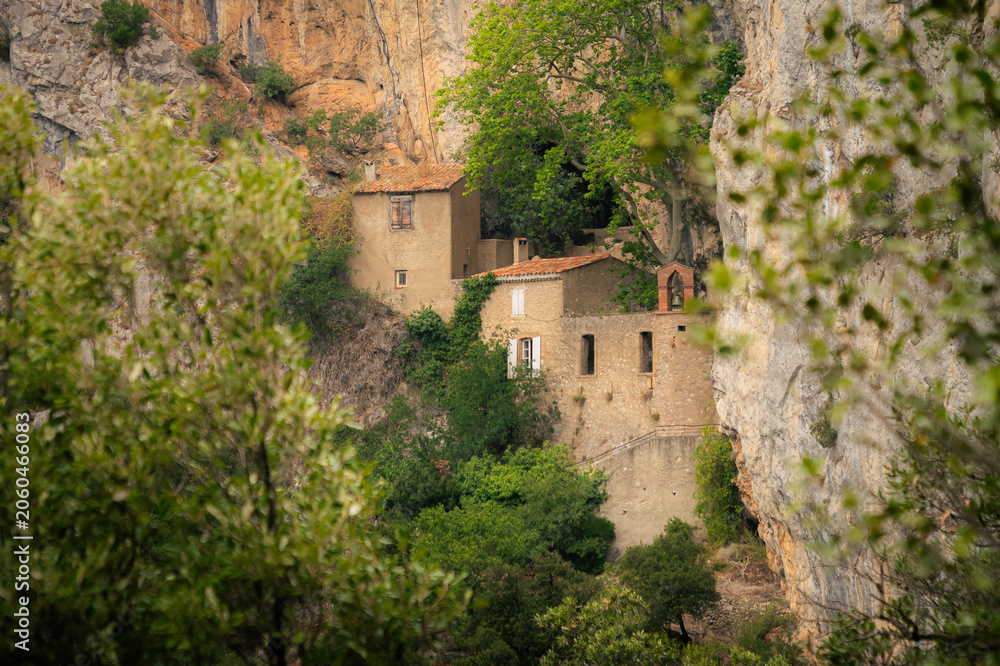 Fototapeta premium Ermitage de Galamus dans les gorges de l'Aude, Occitanie
