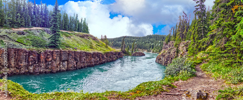 Cuadro en lienzo Panoramic view of the nice cloudscape, blue sky, lush vegetation around the river near the canyon