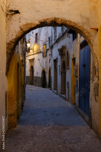Bild auf Leinwand Quiet evening in the winding alleys of Essaouira, Morocco
