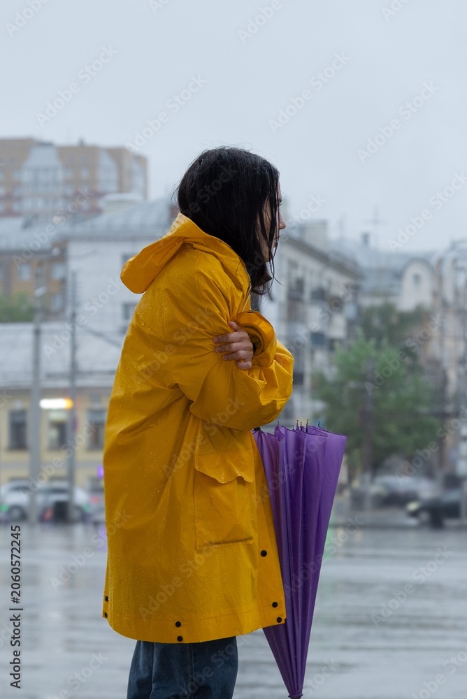 Obraz premium Woman in the rain