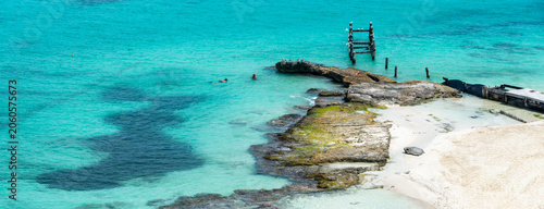 Fotografi Aerial view of sandy beach, remains of old pier and ocean with small waves in Cancun, Mexico