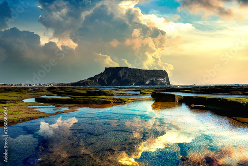 Photos Majestic view of Seongsan Ilchulbong (Sunrise Peak) with reflection at sunset in