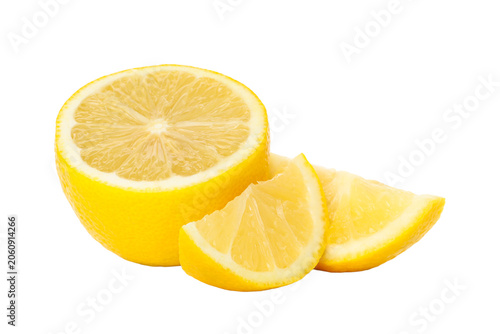 Fotografía Half a lemon with wedges nearby for display, PNG