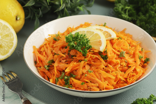 Obraz na plátne Salad Carrotes rapees - traditional French dish made of carrots