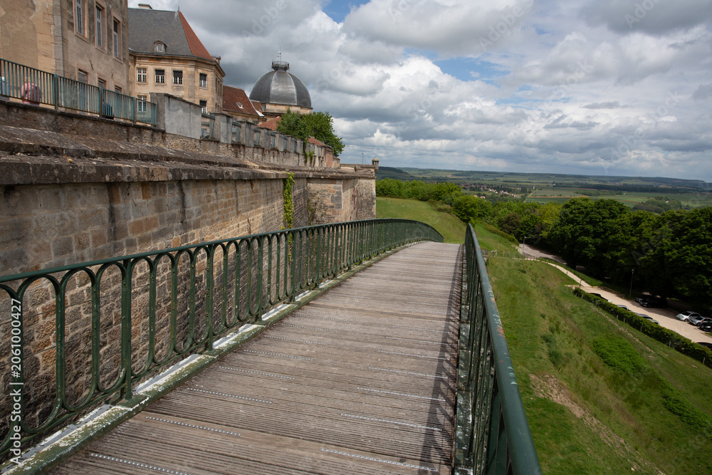 Fototapeta premium Chemin de fer à crémaillère de Langres