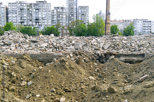 Foto Demolition debris field spreads across former industrial parcel awaiting redevelopment in Belgrade