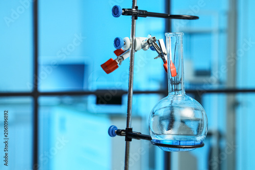 Laboratory glassware with c...