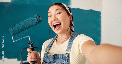 Konstfotografi Selfie, painting and portrait of asian woman in home for renovation, diy project and social media