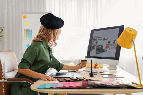Female interior designer wo...