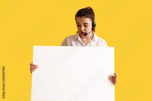 Female technical support ag...