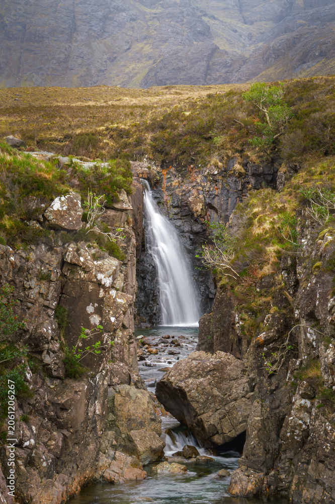 Obraz premium Cascade sauvage dans les Fairy Pools à Skye, Écosse