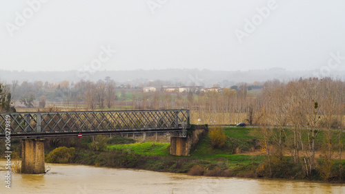Berges du canal du Midi, en Gironde