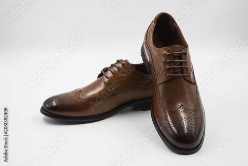 Classic Men's Brown Leather Brogue Dress Shoes