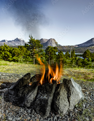 Lagerfeuer in skandianvischer Wildnis