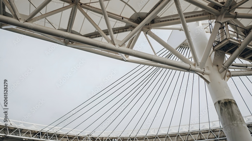Fototapeta premium Modern Ferris Wheel Structure with Steel Framework and Cable Support System