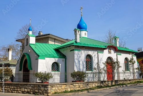 belgrad, serbien - kirche zur heiligen dreifaltigkeit am tasmajdan park