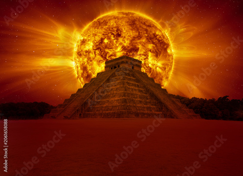 Quadro em tela Pyramid of Kukulcan in the Mexican city of Chichen Itza Solar in the background