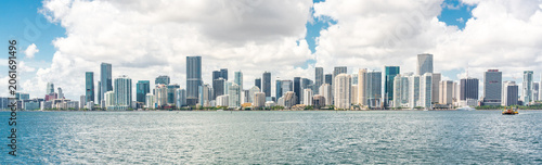 Tableau sur toile Miami Downtown skyline in daytime with Biscayne Bay