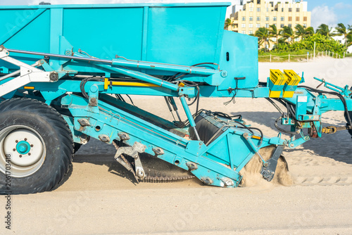 Obraz na plátne Tractor cleaning sand in South beach in Miami