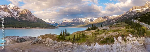 Panel kuchenny z motywem Panoramic Abraham Lake landscape surrounded by Canadian Rocky Mountains