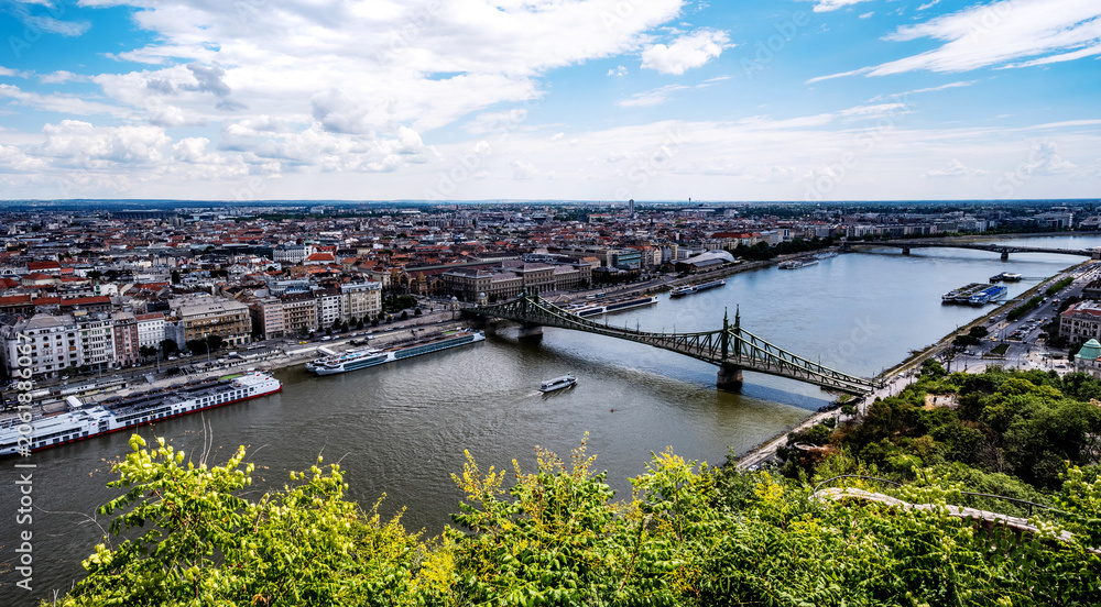 Obraz premium Amazing Panoramic View Of The City Center, Freedom Bridge, And The Danube River In Budapest