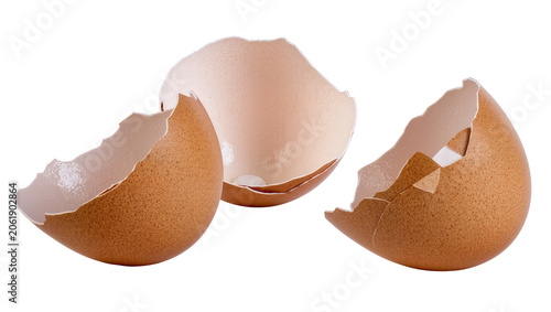 Tableau sur toile Broken brown eggshells remnants of breakfast, isolated on transparent background