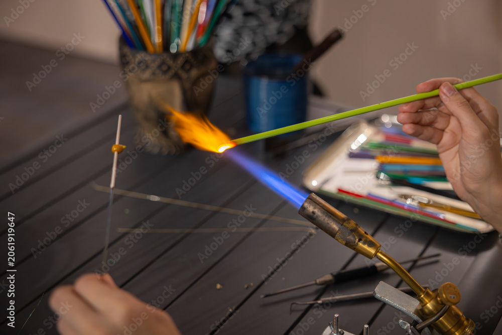 Obraz premium Lampworking Making glass bead. Lampwork studio 
