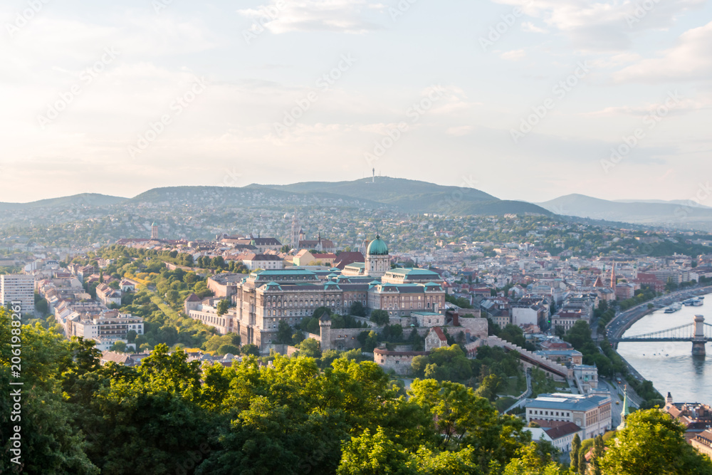 Fototapeta premium A panorama of Budapest with views of historical landmarks such as Buda Castle and the Széchenyi Chain Bridge over the Danube River.