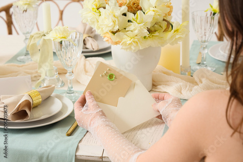 Bride with card at dining t...