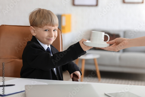 Funny little businessman ta...