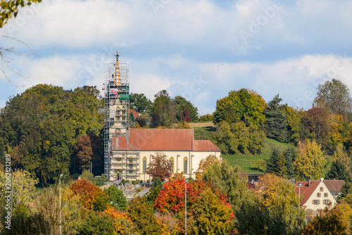 Tablou pe pânză Church Tower in Binzwangen Under Restoration Scaffolding in Autumn