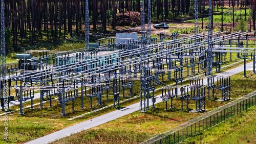 Foto Aerial View of Large Electrical Substation Surrounded by Forest