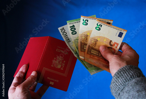 Quadro su tela Pasaporte pagar dinero efectivo passport cash billete euro visado documentación