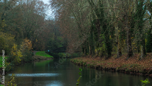 Canal du Midi, à proximité de Langon, par temps pluvieux