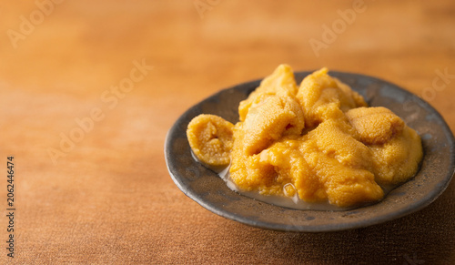Fotografía Fresh sea urchin roe on a plate