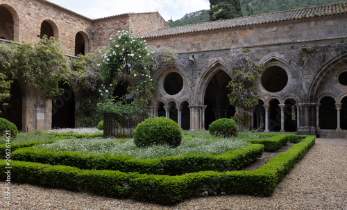 Obraz na plátně Roman Fontfroide Abbey and its internal cloister