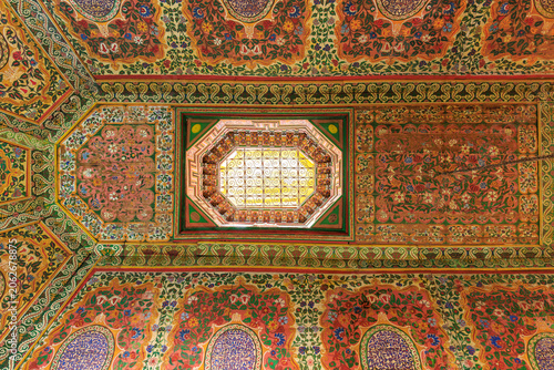 Tableau sur toile Top view of Floral Arabesque Coffered Ceilings in Bahia Palace, Moroccan archite