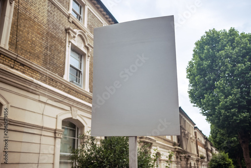 Quadro su tela LONDON - blank white property sign on residential street