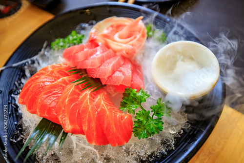 Japanese food featuring appetizingly sliced ​​fish, beautifully presented.