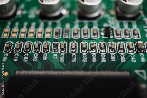 Quadro su tela 半導体IC周辺に配置された積層セラミックコンデンサ