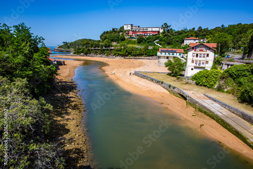 Obraz na plátně view of the river lea near lekeitio spain